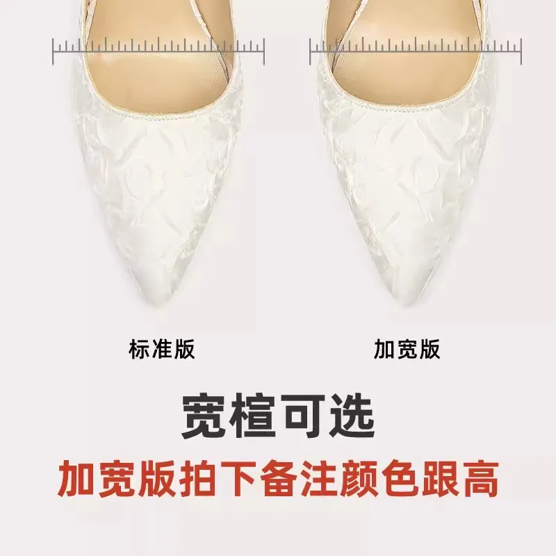 Рисунок 6 - Туфли женские тканевые с острым носком