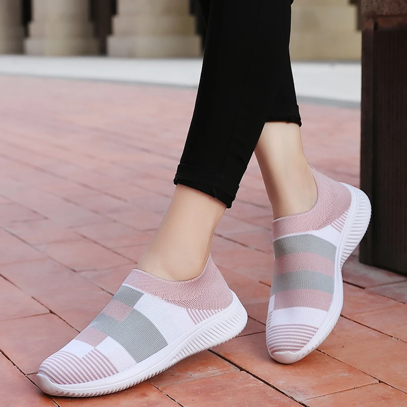 

2022 Women Walking Shoes Woman Lightweight Loafers Tennis Casual Ladies Fashion Slip on Sock Vulcanized Shoes Plus Size