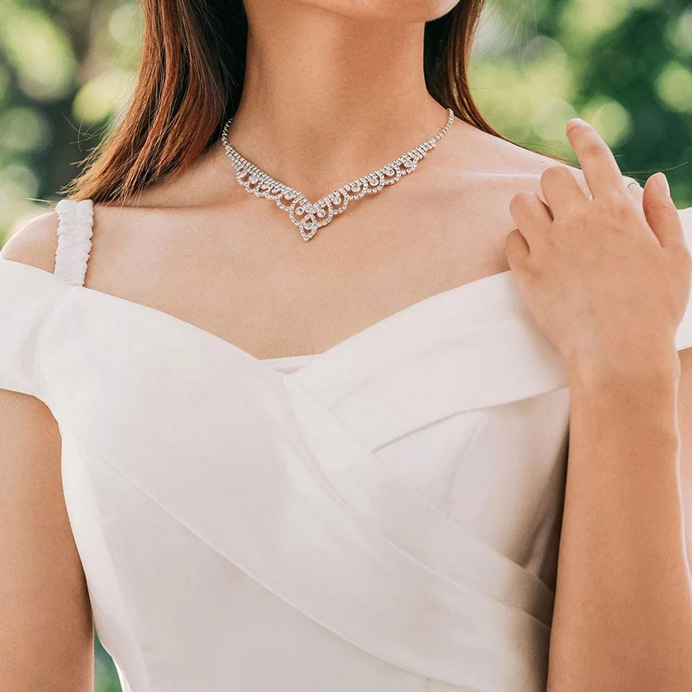 

Комплект из колье и серёг, с кристаллами