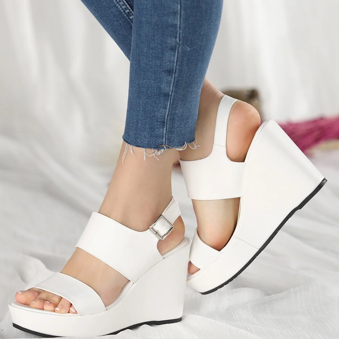 

Tonar Rvin White Skin Wedges Women Sandals New Season Platform Summer Casual and Elegant Style Fashion