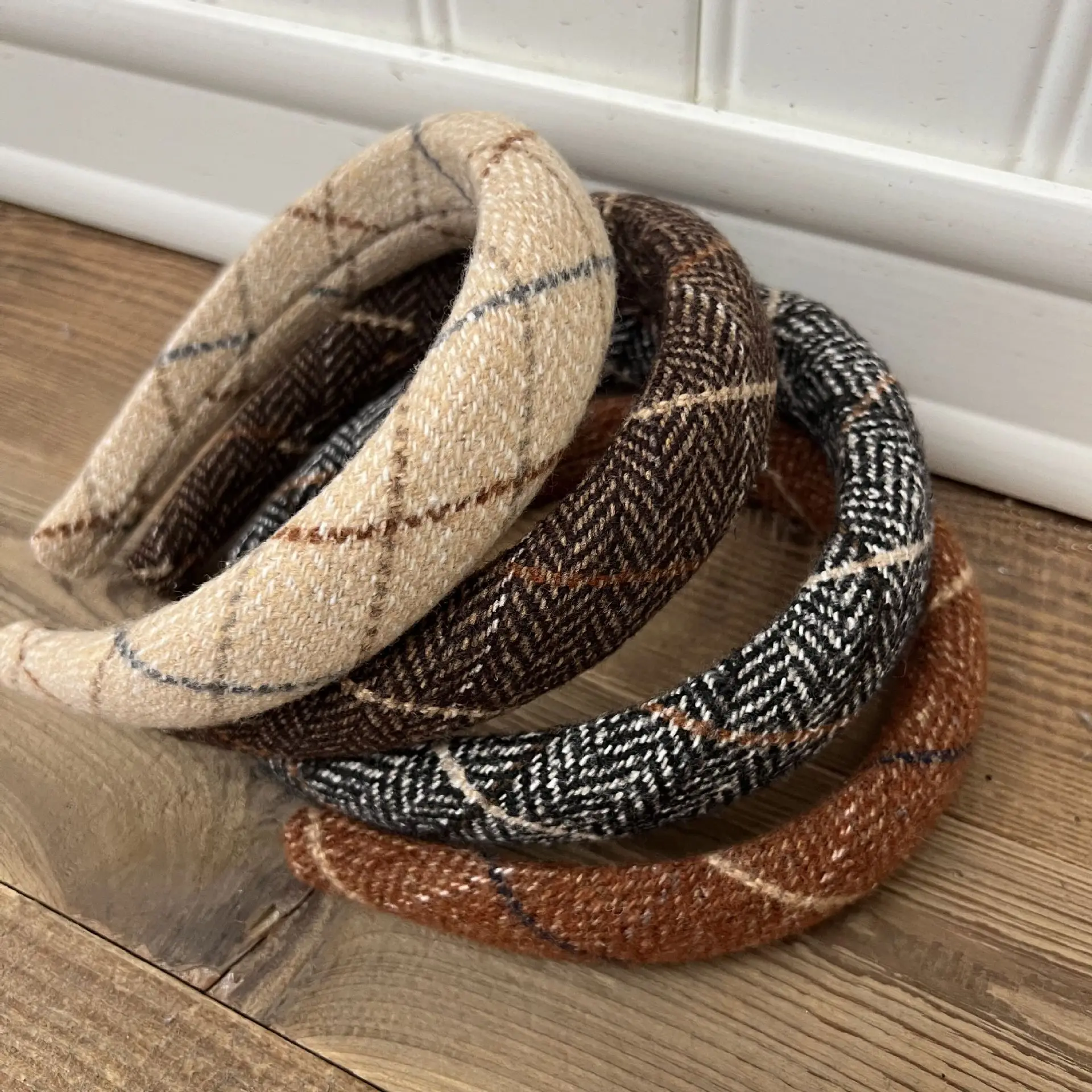 

Женская атласная повязка на голову с широкими краями