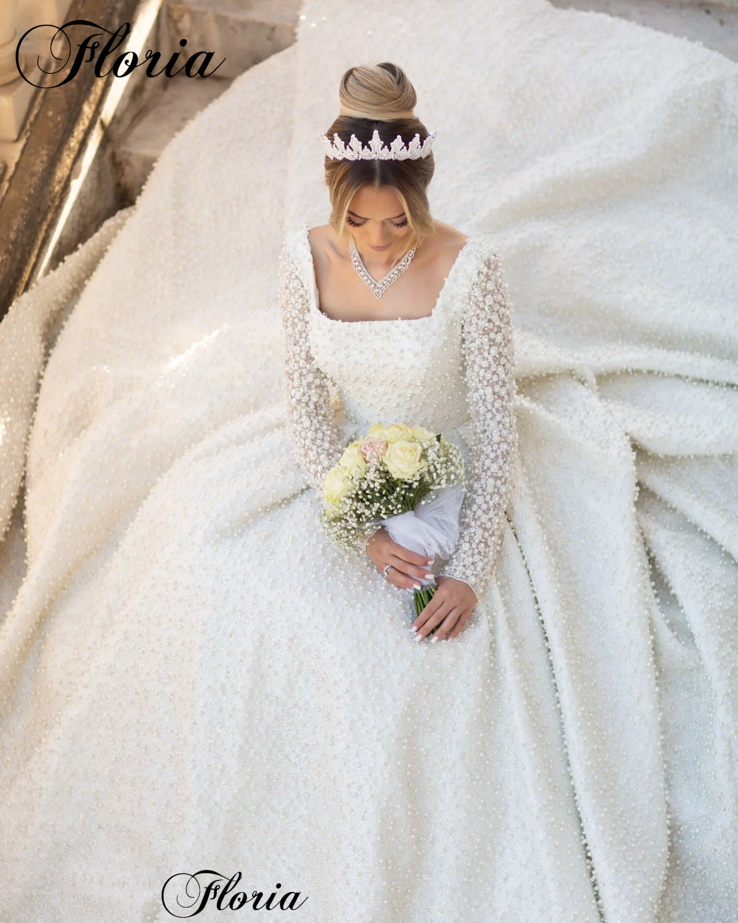 Элегантные свадебные платья-трапеции с квадратным вырезом и длинными рукавами