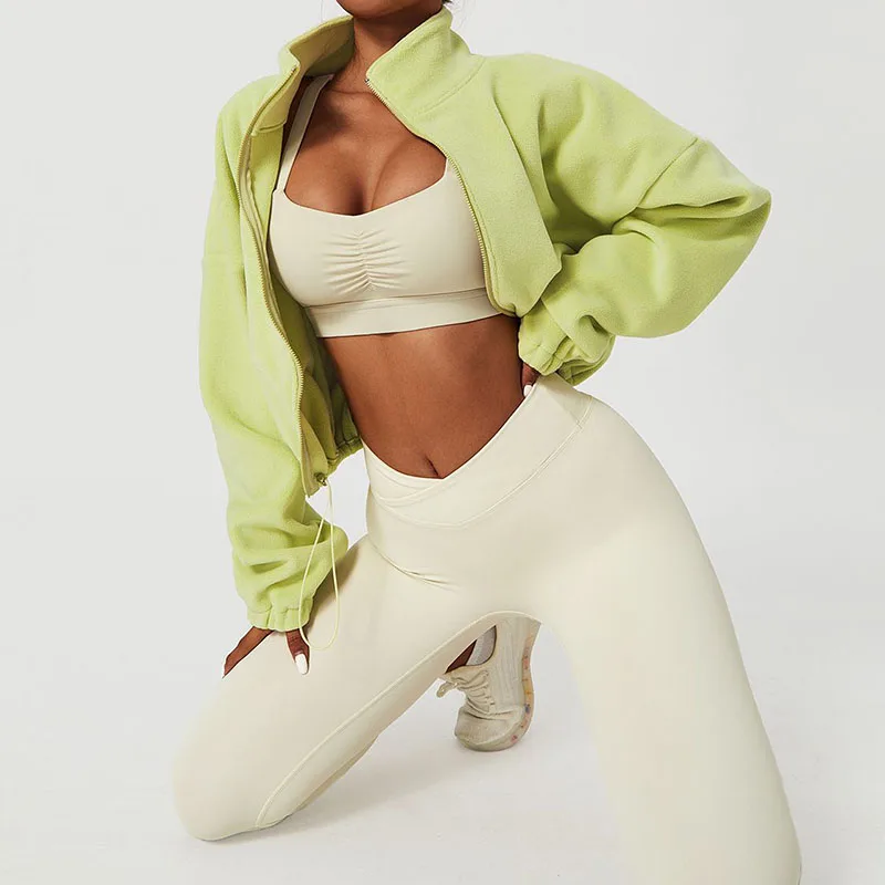 Укороченное пальто из флиса на осень и зиму