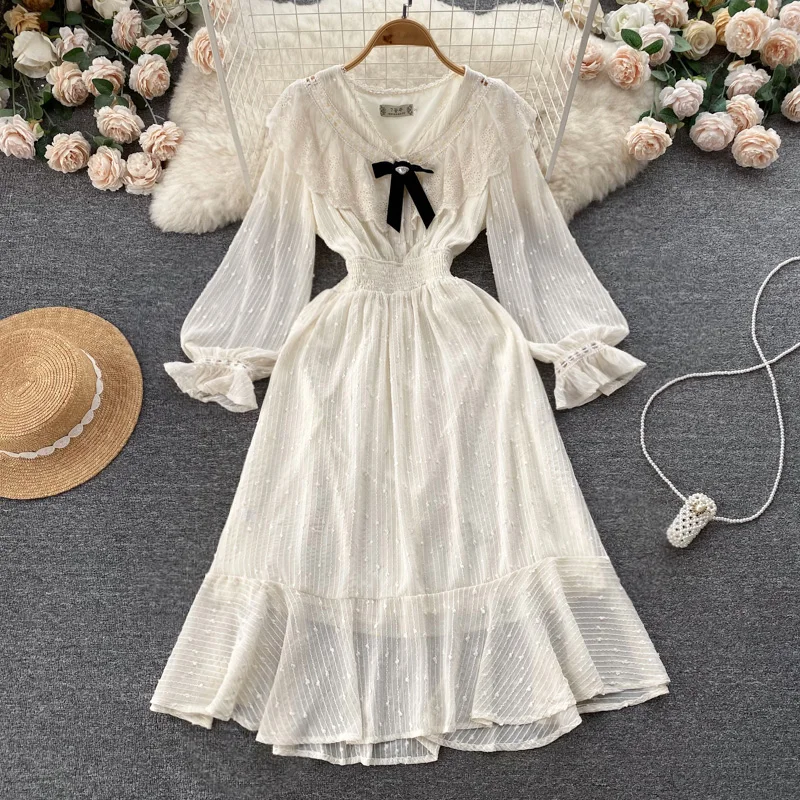 

Utumn V-neck Lace Bow Bubble Sleeve French Design Ruffle Waist Large Hem Fairy Dress