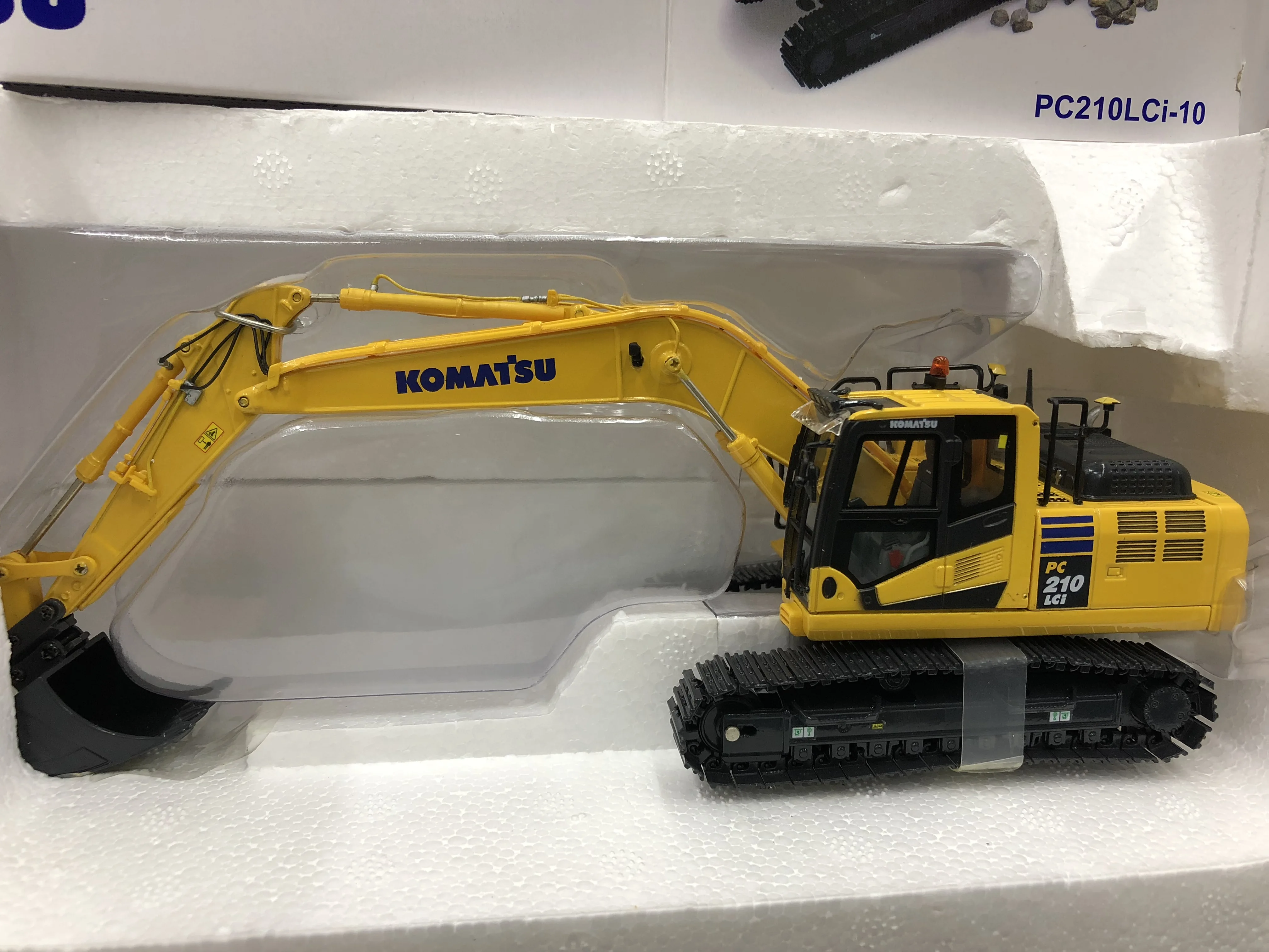 UH 8094 Komatsu PC210LCi-10 модель экскаватора Инженерная автомобиля сплав 1:50 подарки