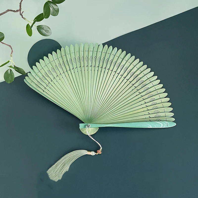 

Складной женский веер