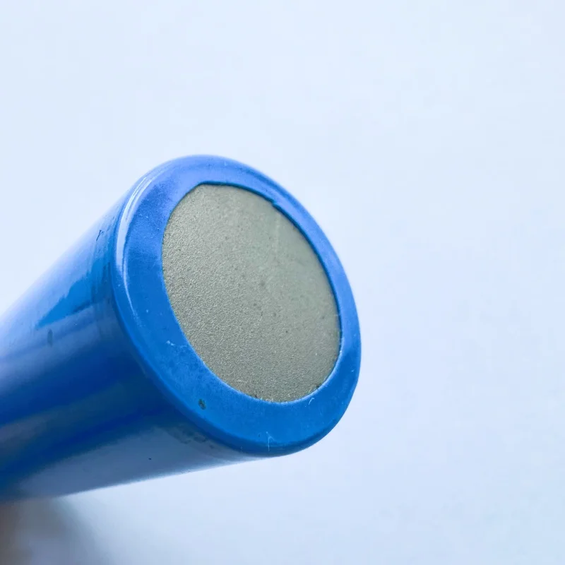 Литиевая батарея 18650 с плоской головкой 2000 мАч AEAK