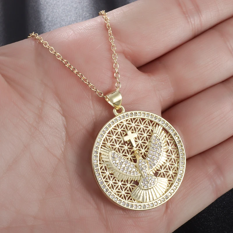 

Classic Hollow Design Shiny Zircon Cross Flying Bird Round Pendant Necklace Men Women Fashion Hip Hop Street Christmas Gifts
