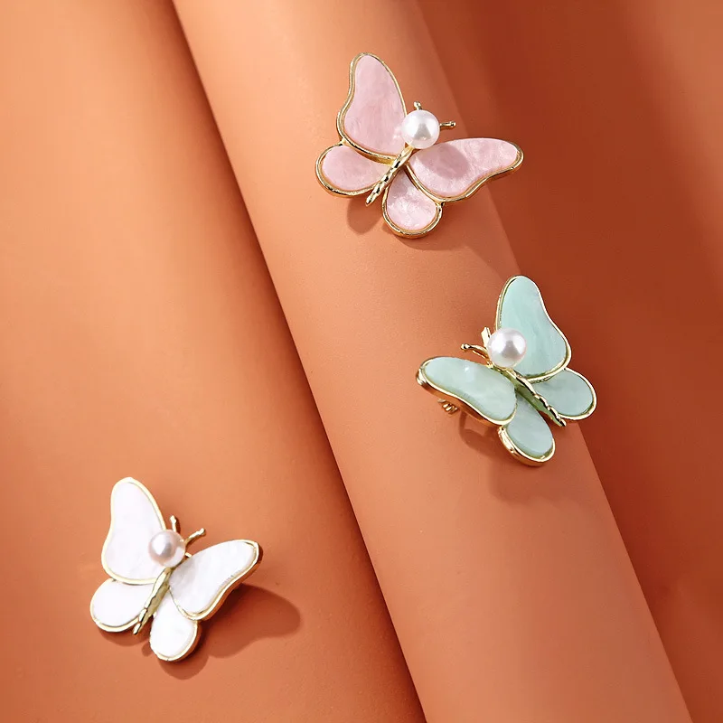 

TULX Cute Exquisite Pearl Butterfly Brooch Pin Fashion Alloy Animal Insect Brooches For Women Sweater Accessories Gift