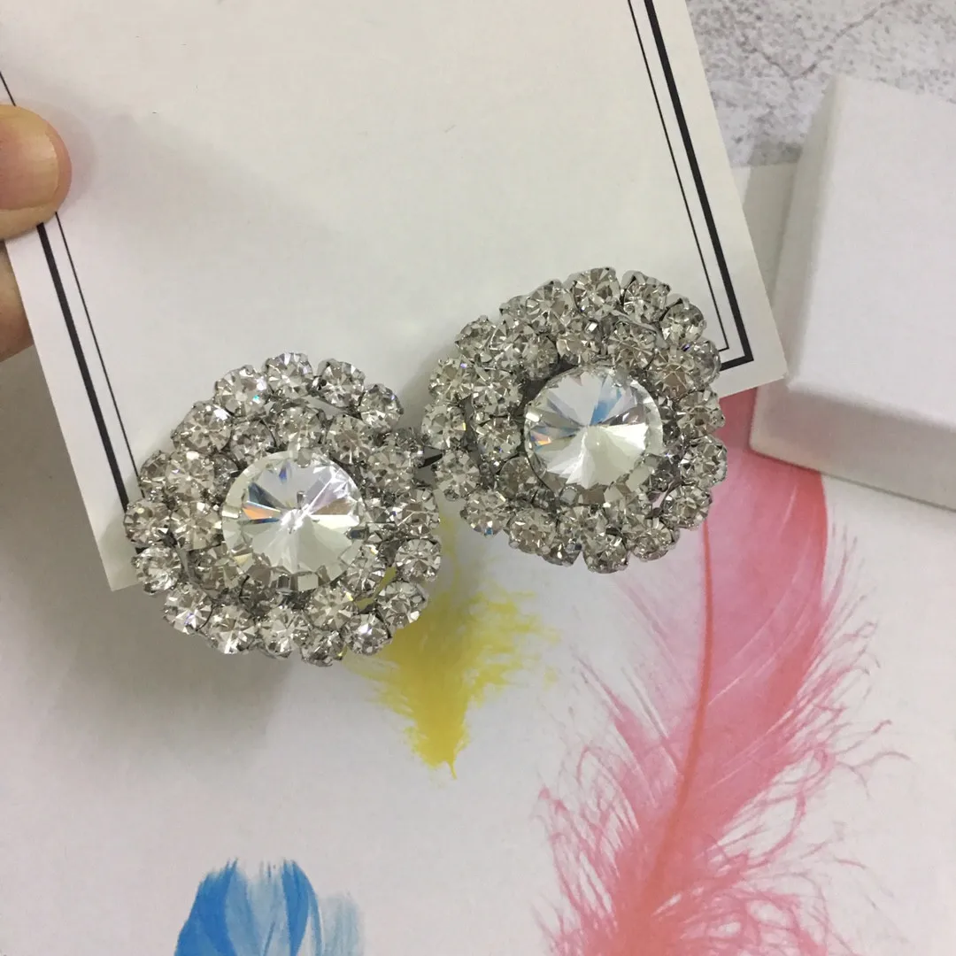 

Европейский и американский популярный цветок полностью Алмазный зажим для ушей