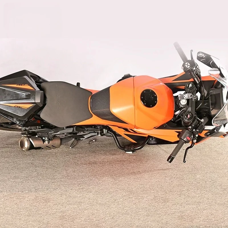 Фото Защитные аксессуары для мотоцикла KTM RC390: защитный бампер, противоударный шарик, гоночный руль. №4