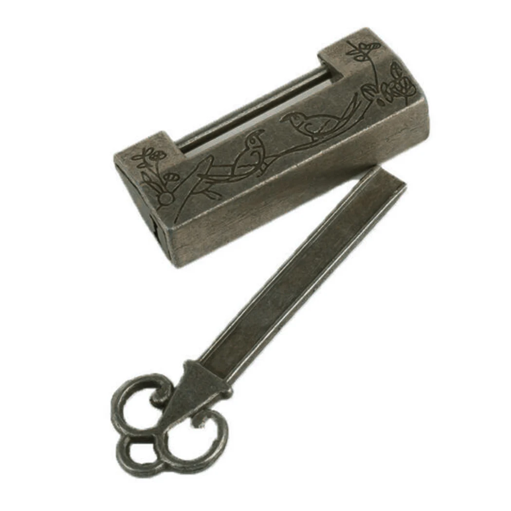 

2pcs Vintage Bronze Padlock Antique Lock Old Style Key And Lock Brass Carved Word Padlock For Tiny Craft Diary Box Accessories