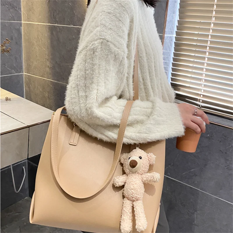 New 2022 Women Shoulder Bag Shopping And Travel Bags Large Capacity Handbags Winter Autumn Style Simple Fashionable Tote Bags