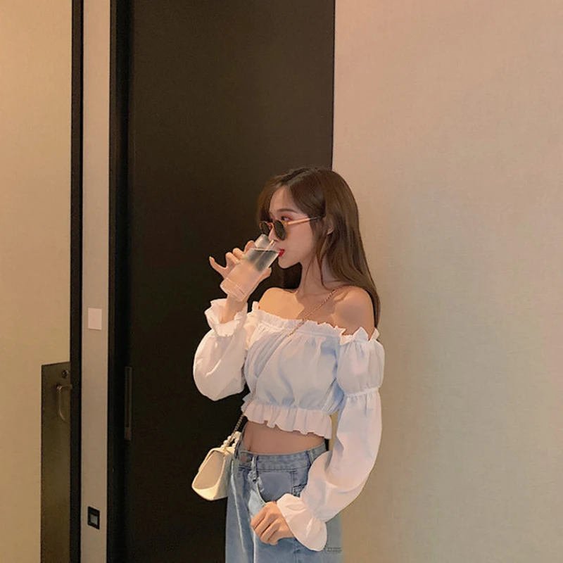 Женская блузка с открытыми плечами