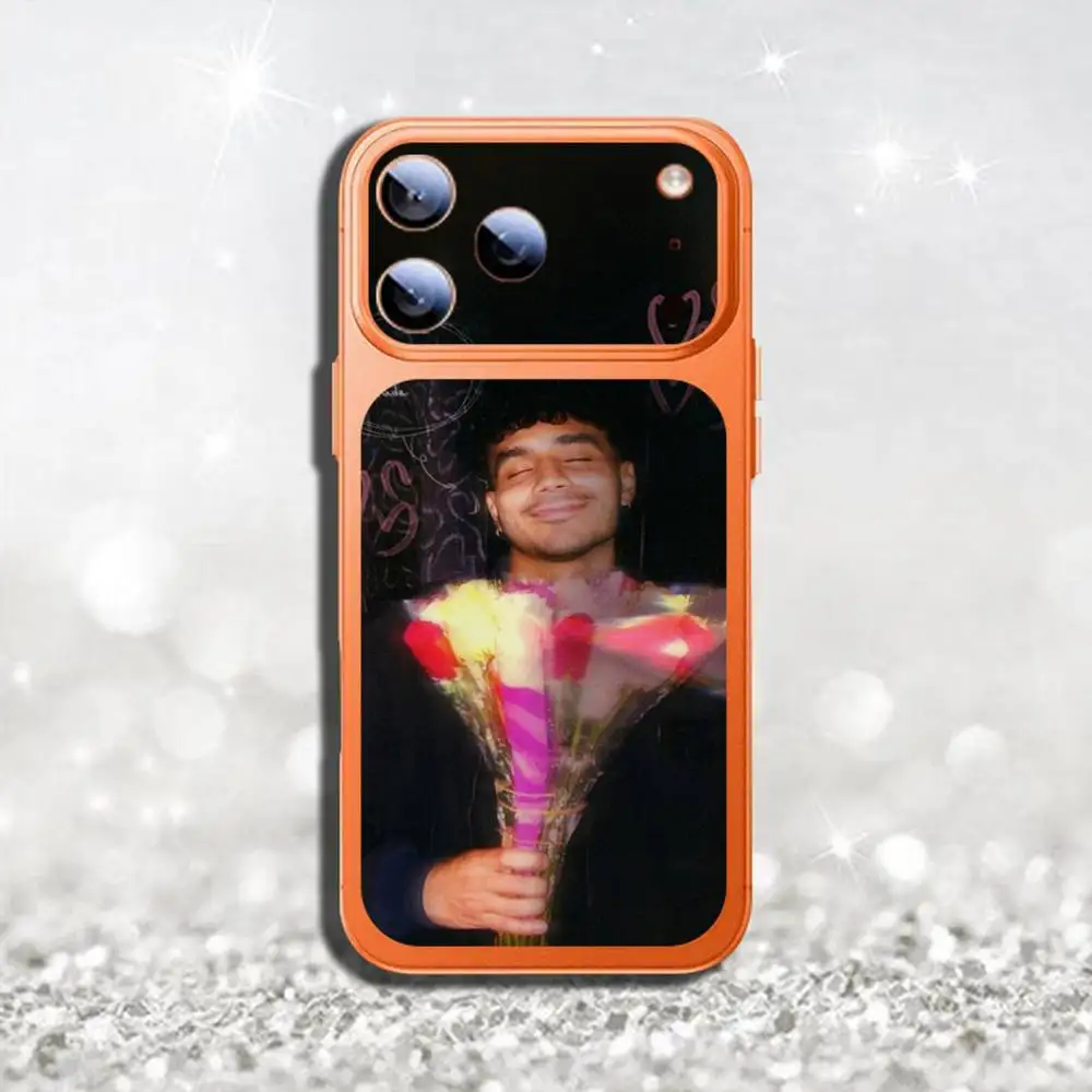 Фото Защитная 3D-пленка-наклейка Singer A-Alvaro D-Diaz с полным покрытием для iPhone 17 Pro Max/17 Pro, цветная, на заднюю панель №3