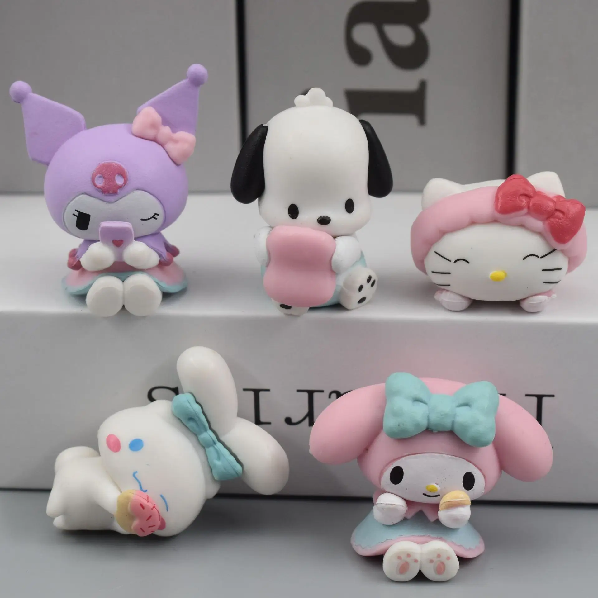 

Kawai Anime Figure My Melody Kuromi KT Cat Cosplay Sheep Doll Pochacco DIY Birthday Cake Decorations Desktop Ornament Zoo Series
