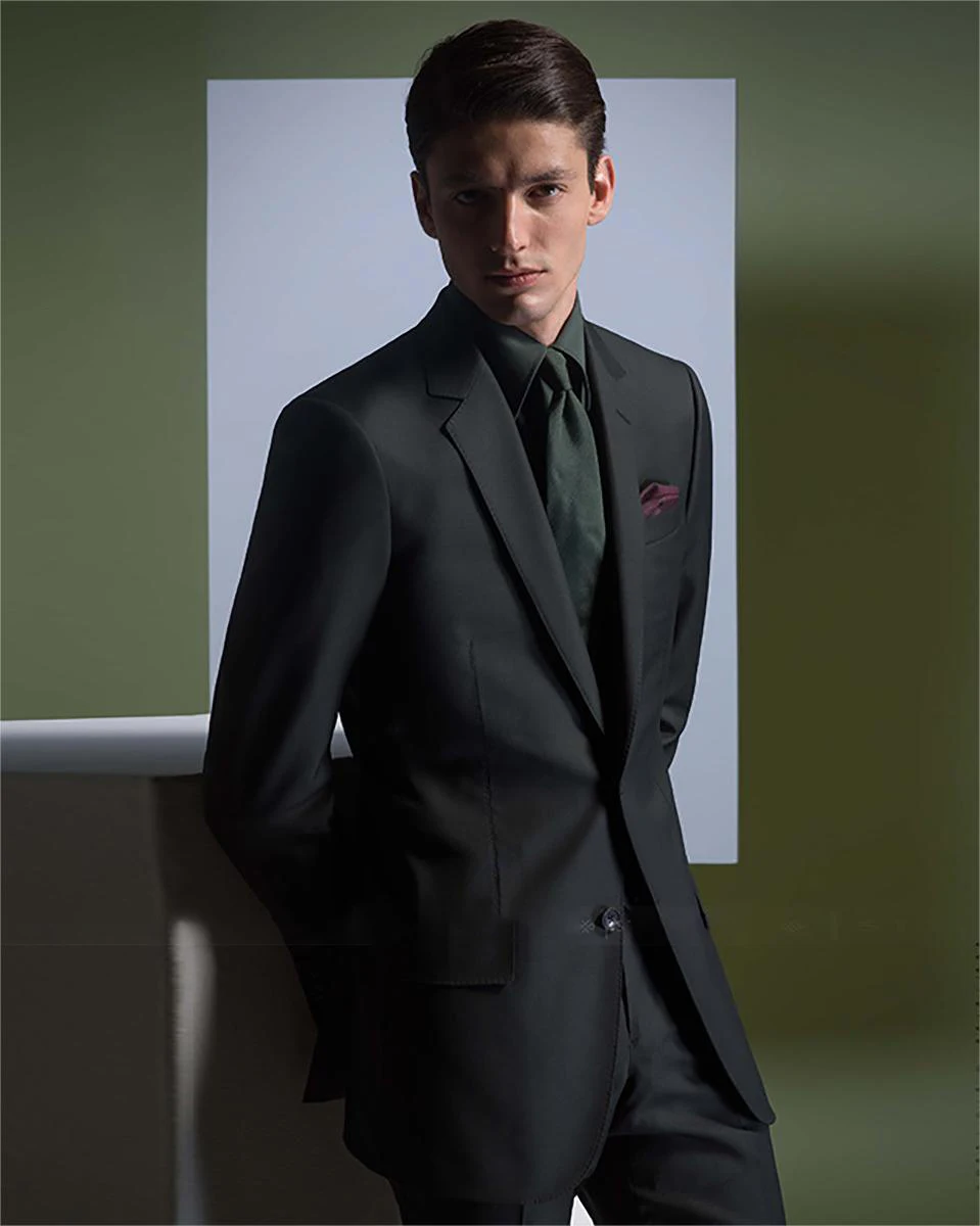 Рисунок 6 - Однотонные свадебные костюмы для