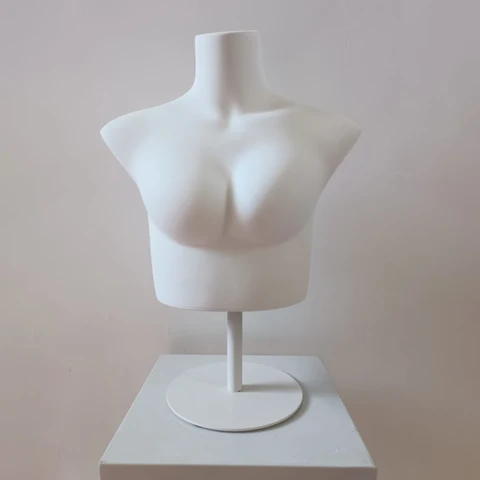 Порно жігіт бір қыздың көзін байлап, берді