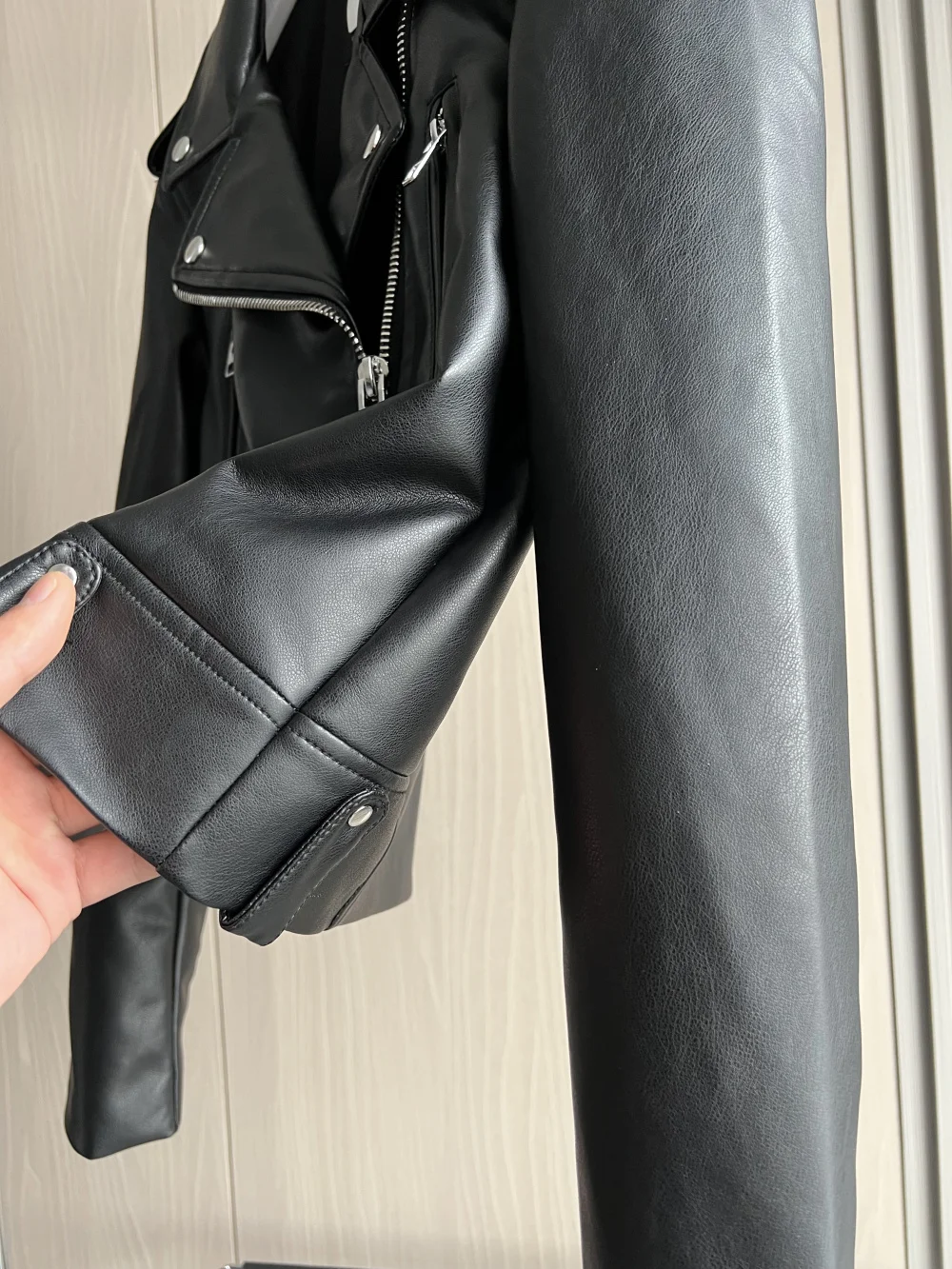 Байкерская куртка из искусственной кожи для женщин новая коллекция весны 2024