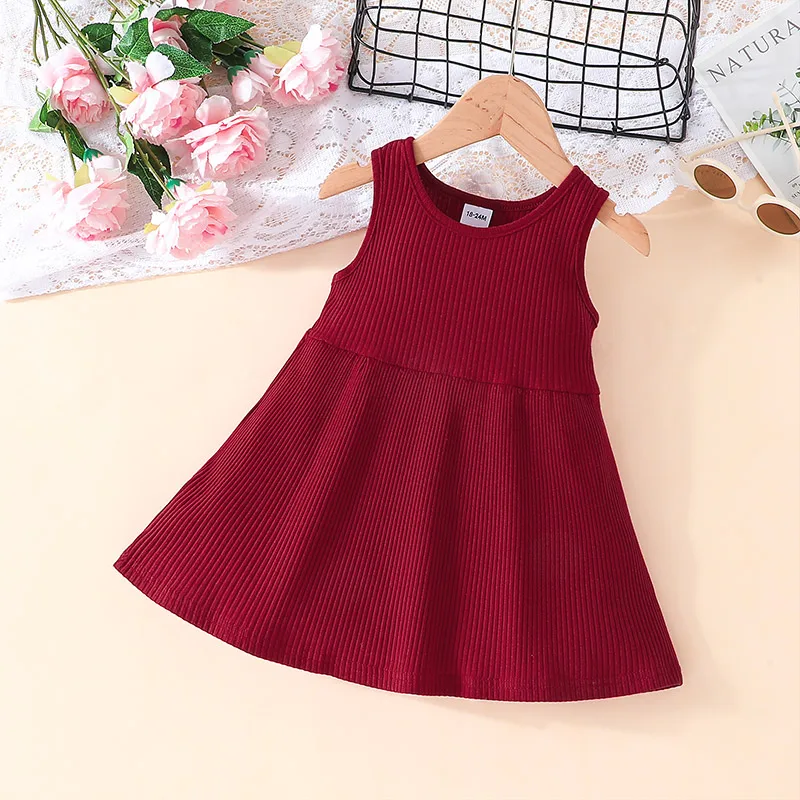 

Платье-трапеция до колена, с рукавом до локтя и вырезом лодочкой