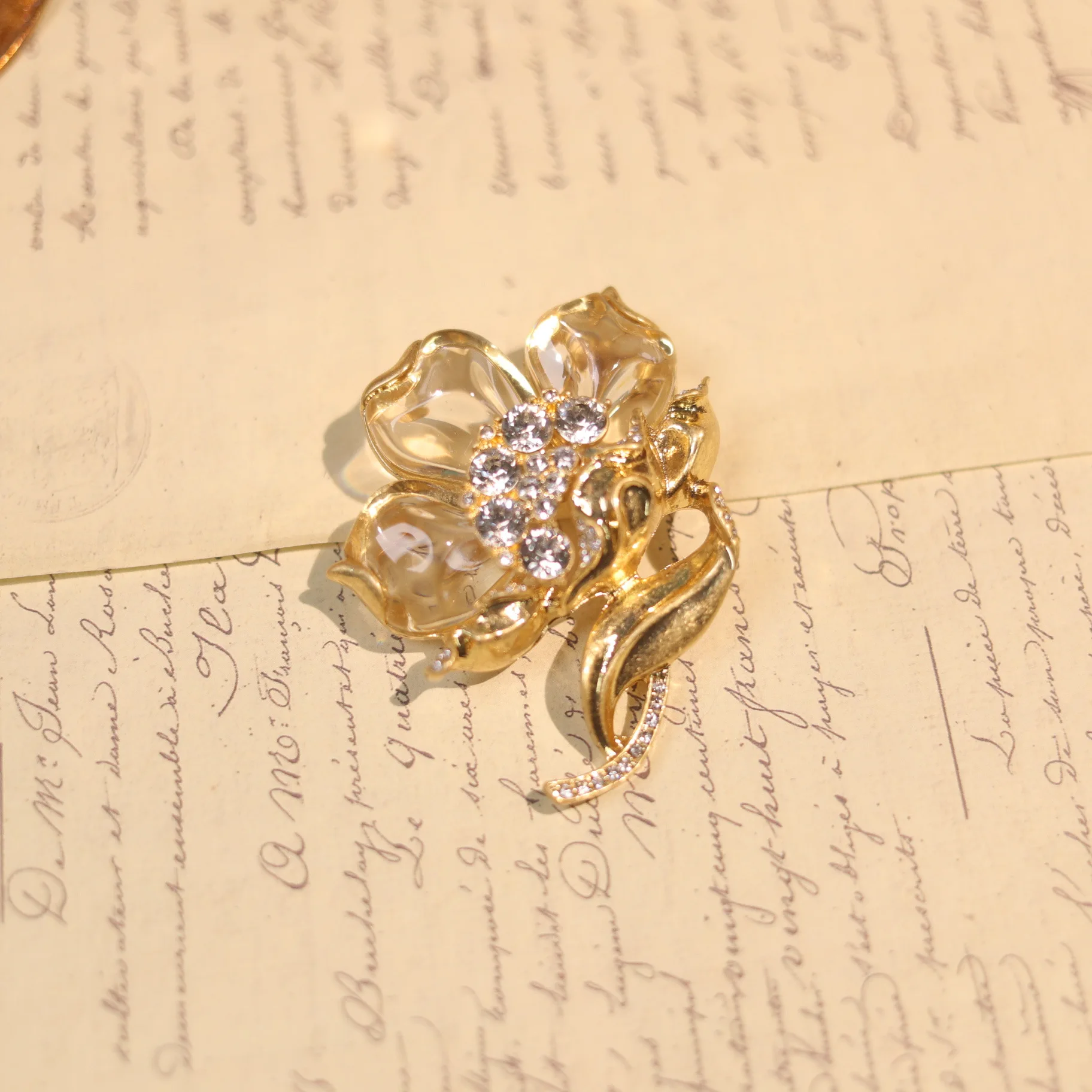 

Medieval heavy industry jelly magnolia corsage accessories new brooch jewelry