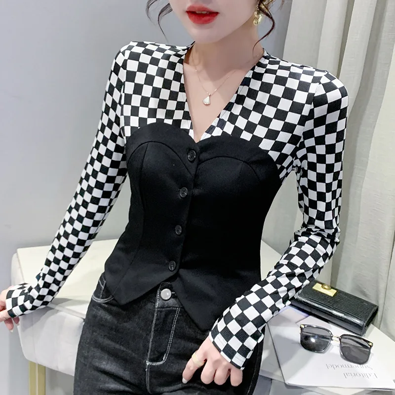 

Sexy V-neck Design Bottoming Shirt 2022 Spring New Fashion Checkerboard Plaid Stitching Long-sleeved T-shirt Women