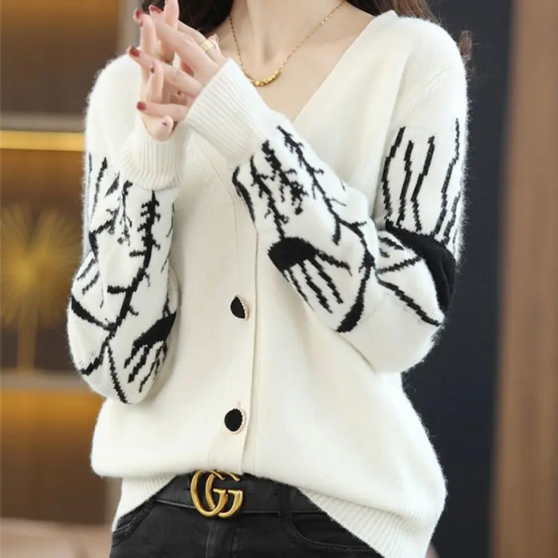 Женский вязаный свитер с V-образным вырезом и длинным рукавом