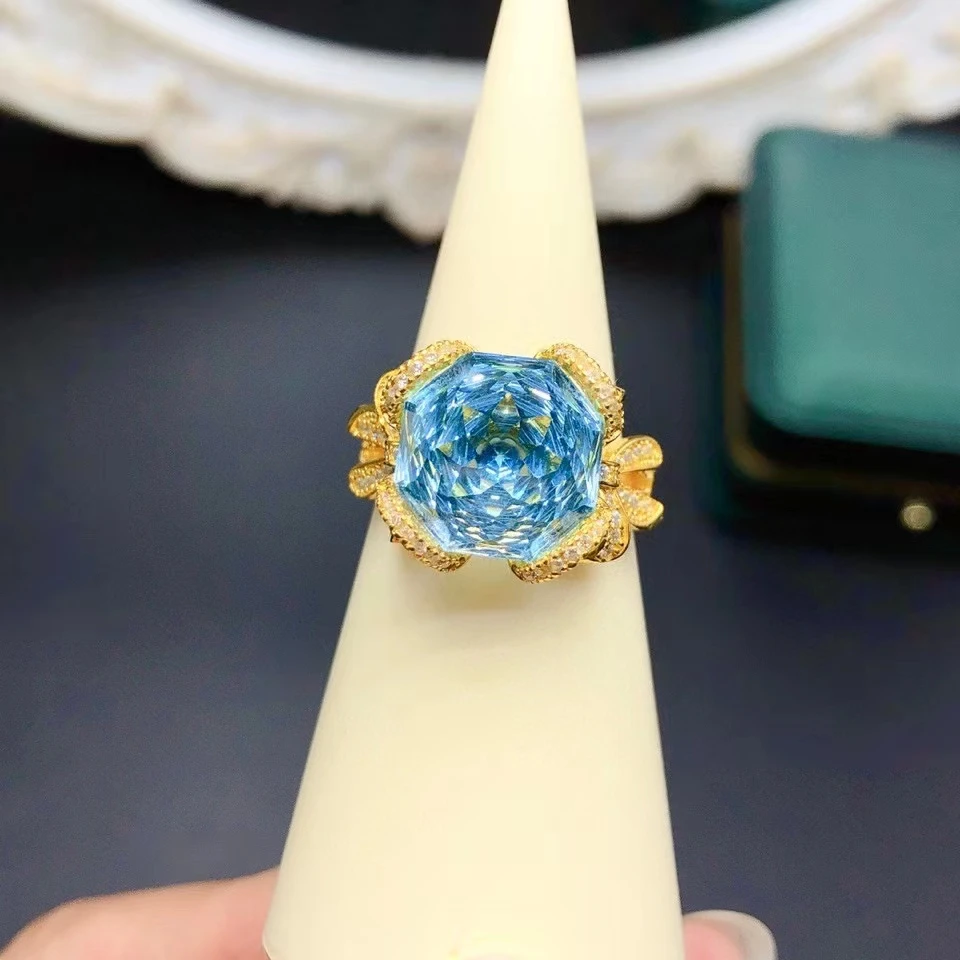 Кольцо из серебра 925 пробы с натуральным топазом 6 карат 12 мм *