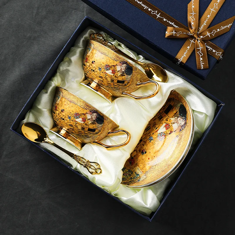 

Кофейный набор "Поцелуй" из костяного фарфора 220 мл