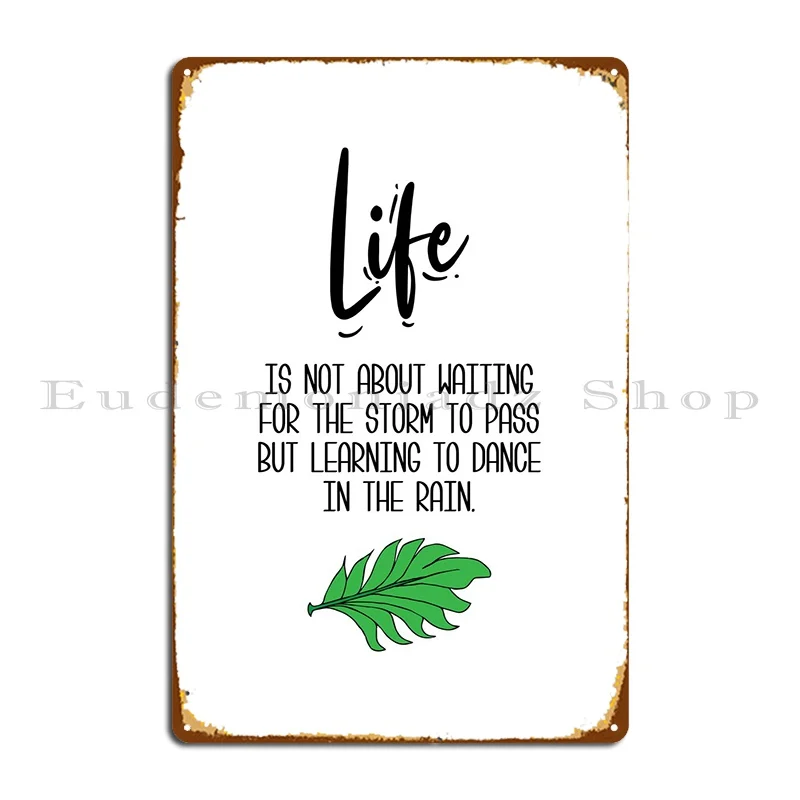 

Металлический плакат с надписью «Жизнь под дождем»