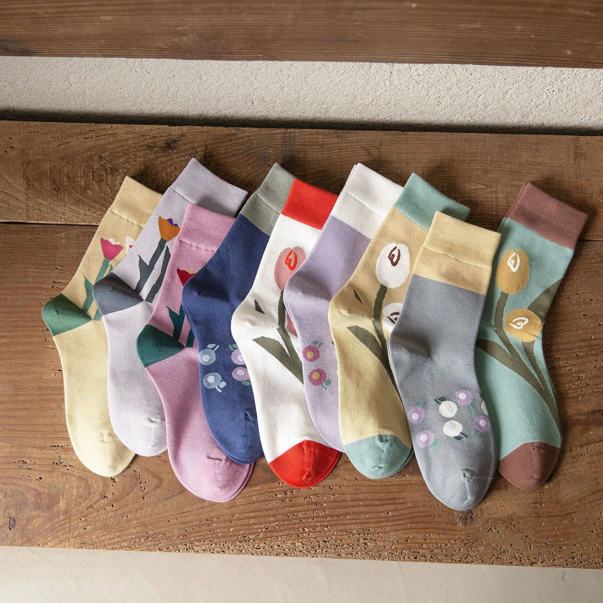 

The new Korean version in trend in the tube British college style high tube long tube jacquard plant flower cotton socks