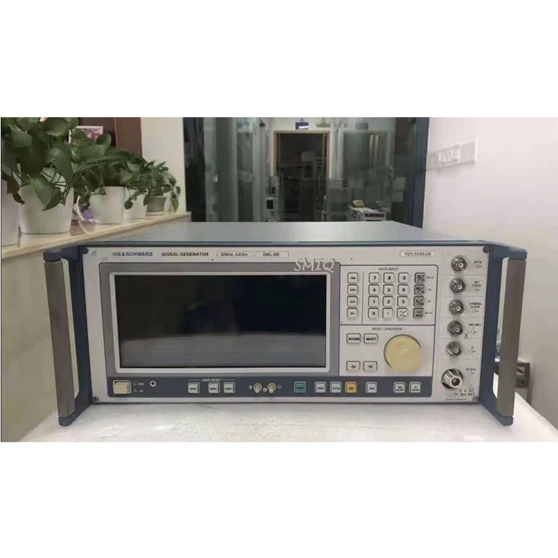 

R&S Rohde&Schwarz SMIQ06B Vector Signal Generator 300kHz TO 6.4 GHz USED