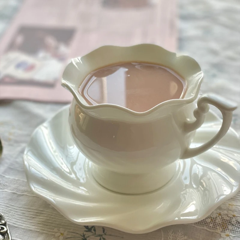 Creative Porcelain Mugs and Saucer Ceramics White Tea Sets Vintage Design Flower Pleated Coffee Cups Tazas Para Cafe 2022 New