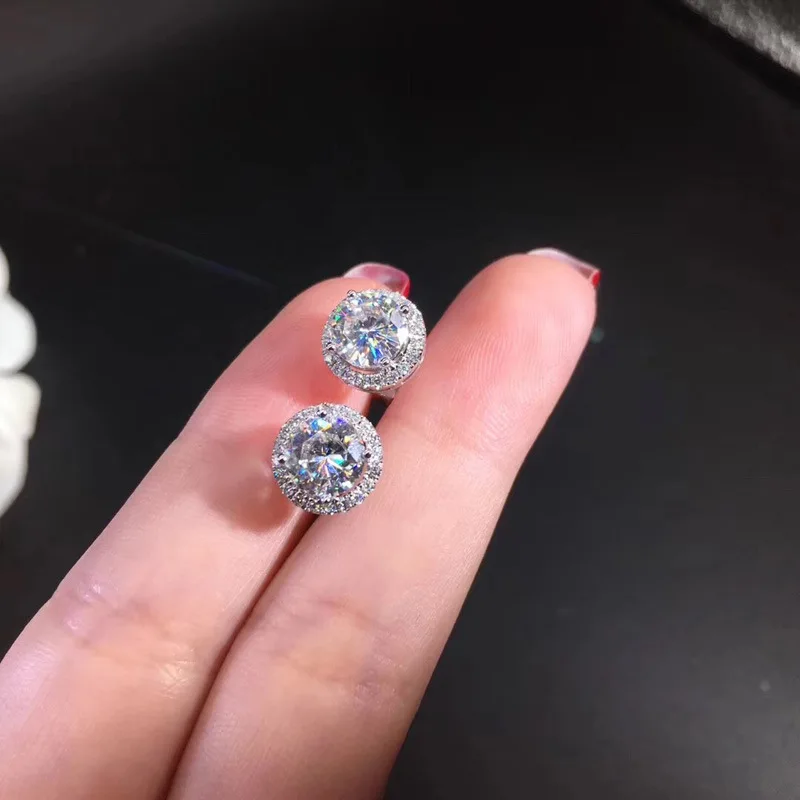 

S925 Sterling Silver Moissanite Super Flash Stud Earrings Diamond 18K Flower Light Luxury Stud Earrings Classic Four Claws