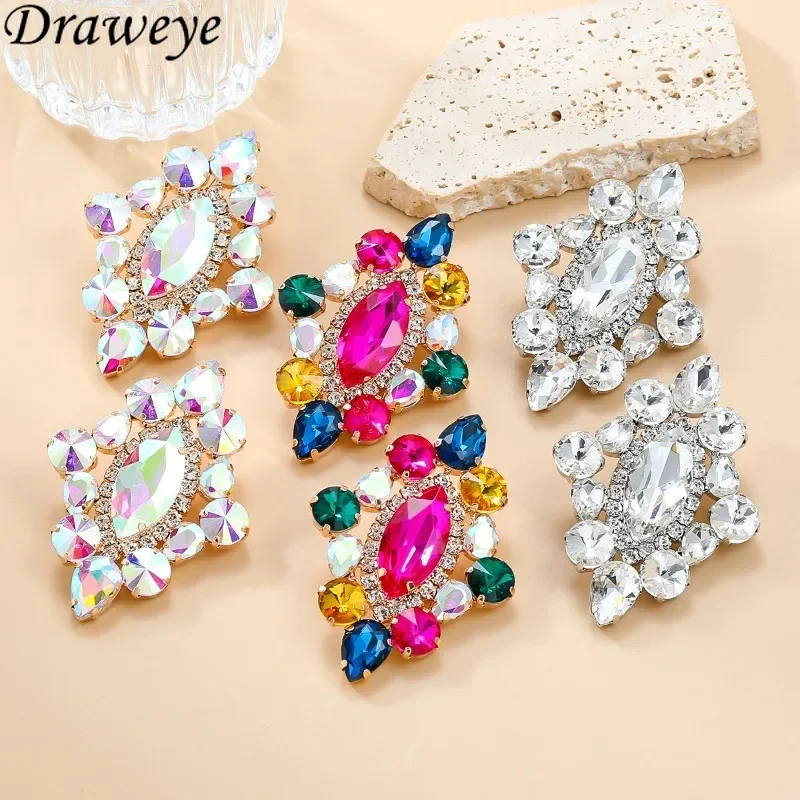 Женские серьги-гвоздики в виде цветов