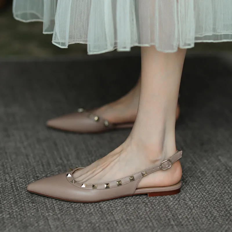 Women's Sandals Designer Flat Slippers Summer Brand Rivet Shoes Fashion Casual Outdoor Leather Simple Ladies Comfortable Shoes
