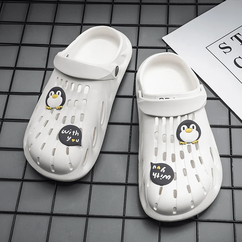 

2023 Summer High Quality Men's Slippers Fashion Casual Thick Sole Fashion Slippers Bathroom Beach Shoes Anti Slip Slippers 35-46
