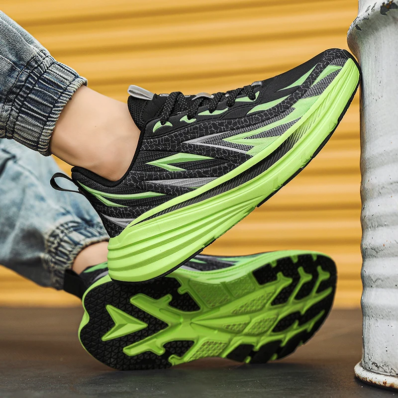 

Men's Plus Size Couples Lightweight Breathable Sports Shoes Mesh Sports Shoes Comfortable Running Shoes Outdoor Casual Shoes