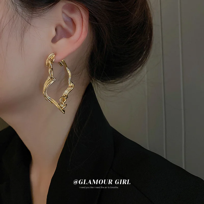 Маленькие серьги из серебра 925 пробы в виде винограда с свежими кристаллами