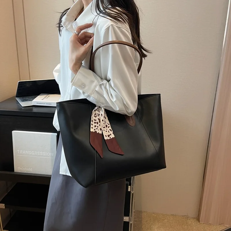 Summer fashion high-capacity commuter handbag 2023 new high-quality Korean version of simple tote bag with one shoulder