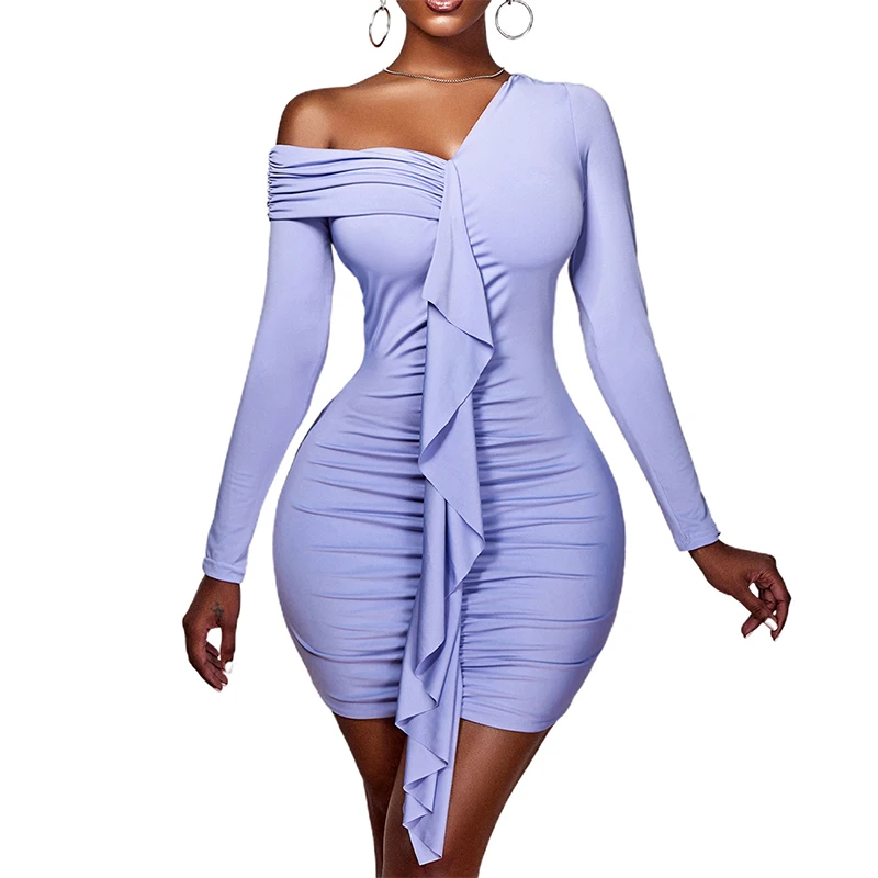 

Женское облегающее платье с открытыми плечами, с оборками и завышенной талией