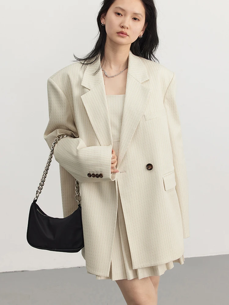 Рисунок 6 - Женский блейзер шикарный VEN