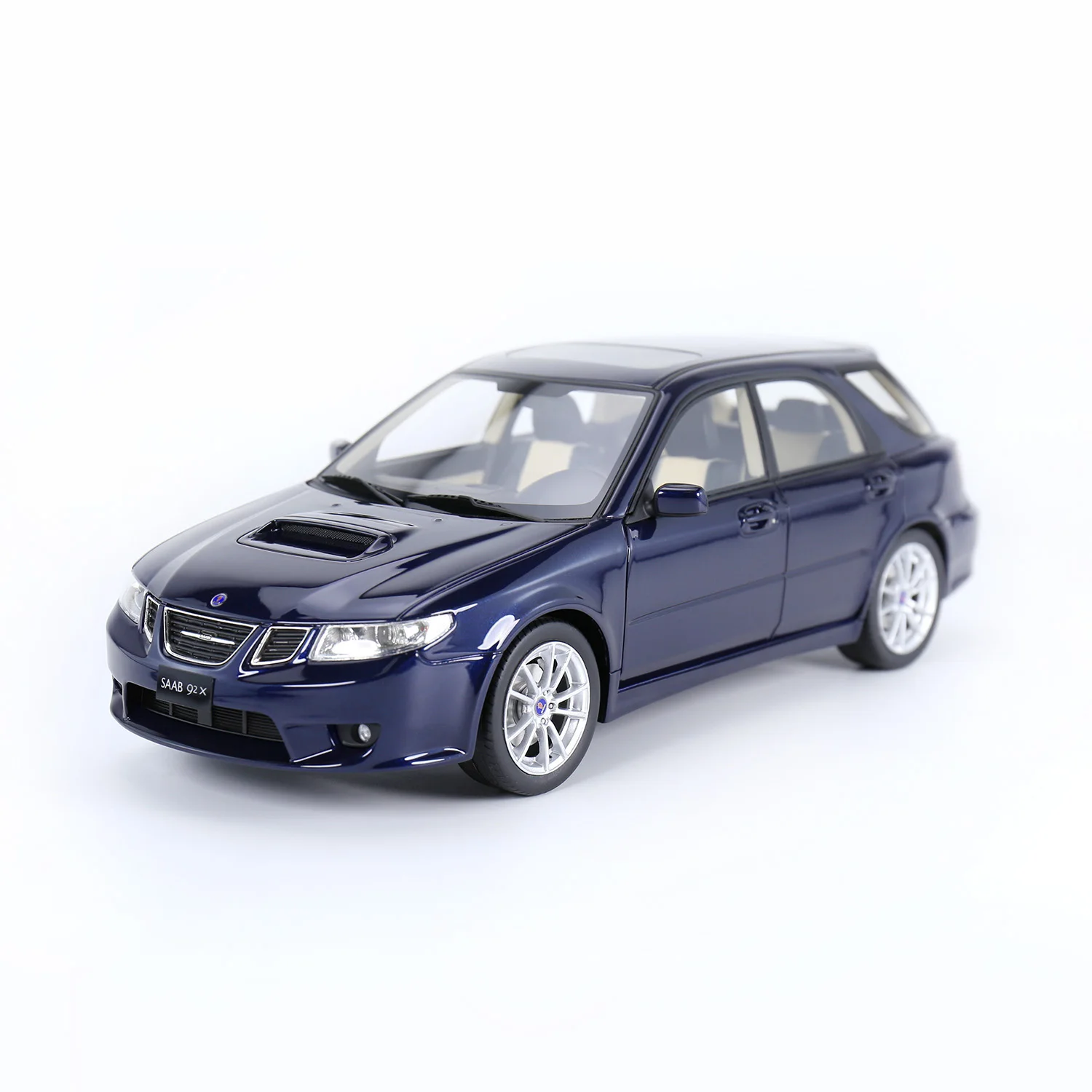Фото 1-18 Saab 9-2X Модель из аэрозольной смолы RadScale №2