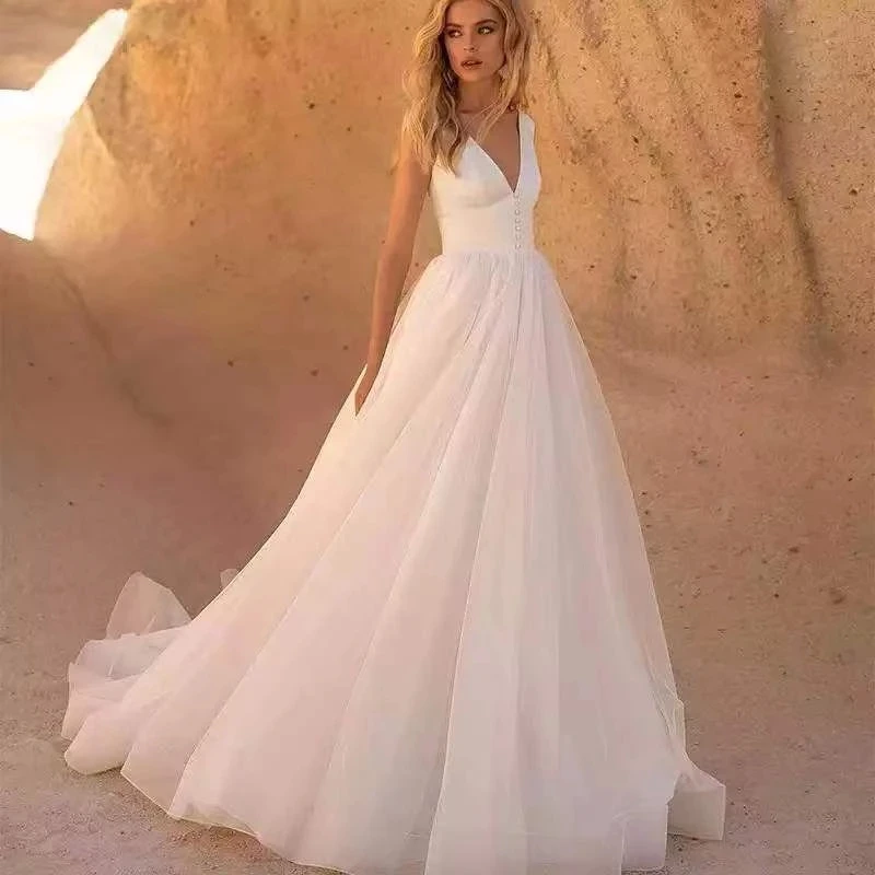 

Classic V Neck Tulle Wedding Dresses Open Back Modern Beach Bridal Gowns Sweep Train Princess Wedding Party Dress Plus Size