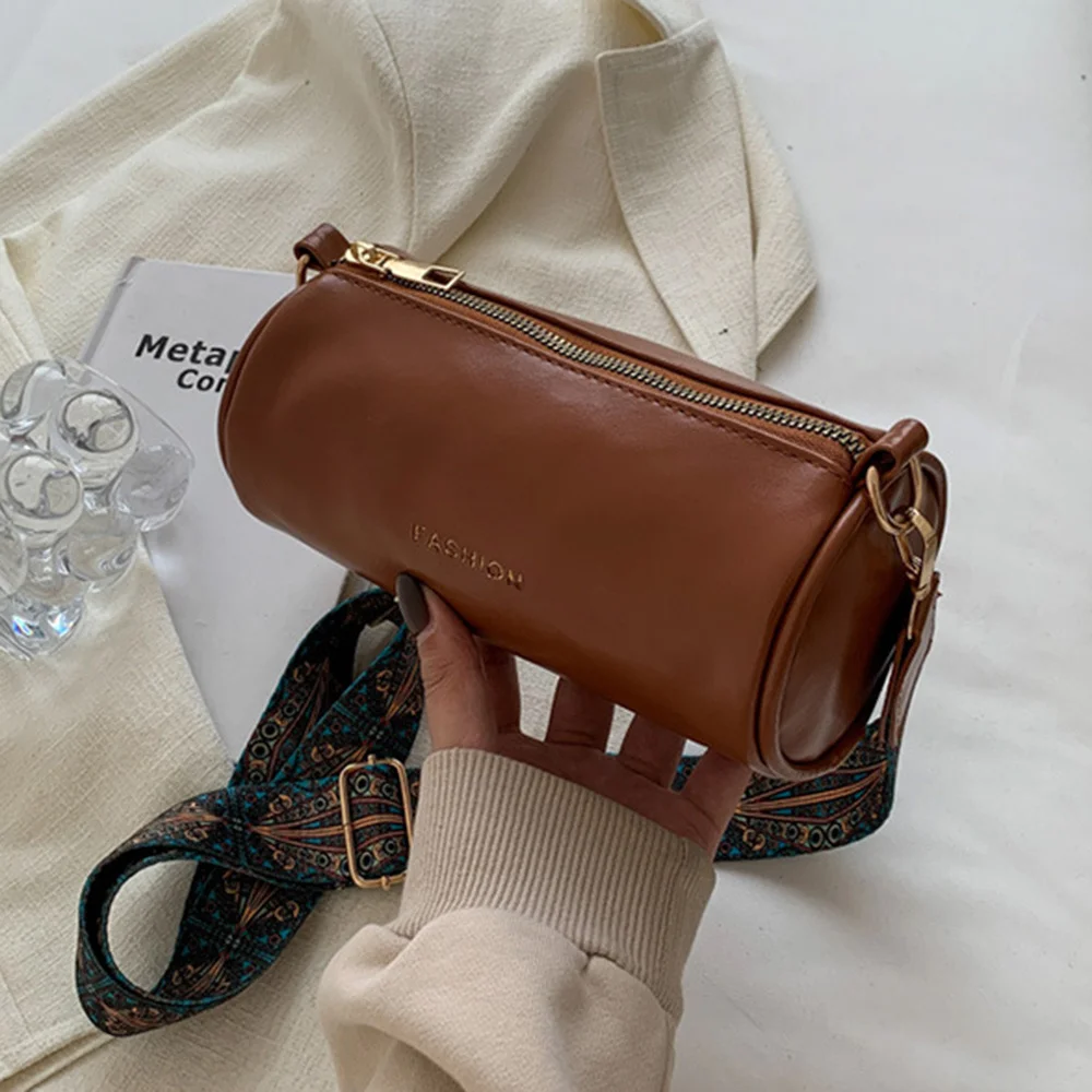 

2023 New Casual Women Shoulder Bags Solid Color Crossbody Armpit Bags Temperament Cylinder Bags Vintage Famous Brand Bags
