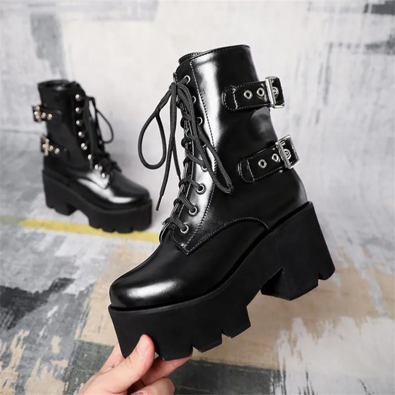 

Женские ботинки с пряжкой и ремешком, Черные ботильоны из лакированной кожи на массивной платформе в стиле панк, размеры 34-43, для осени и зим...