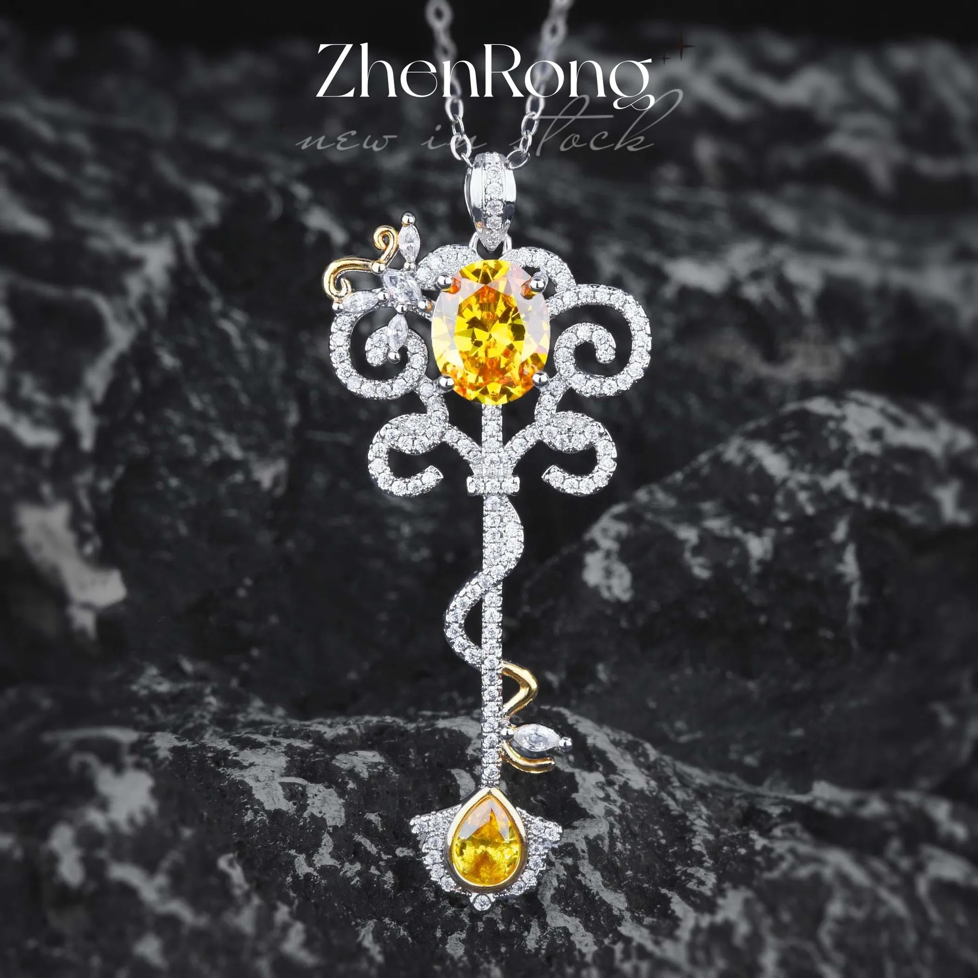 

Luxury Elegant Colorful Yellow Diamond Key Pendant Super Flash Ashcut Yellow Diamond Butterfly Queen Scepter Necklace
