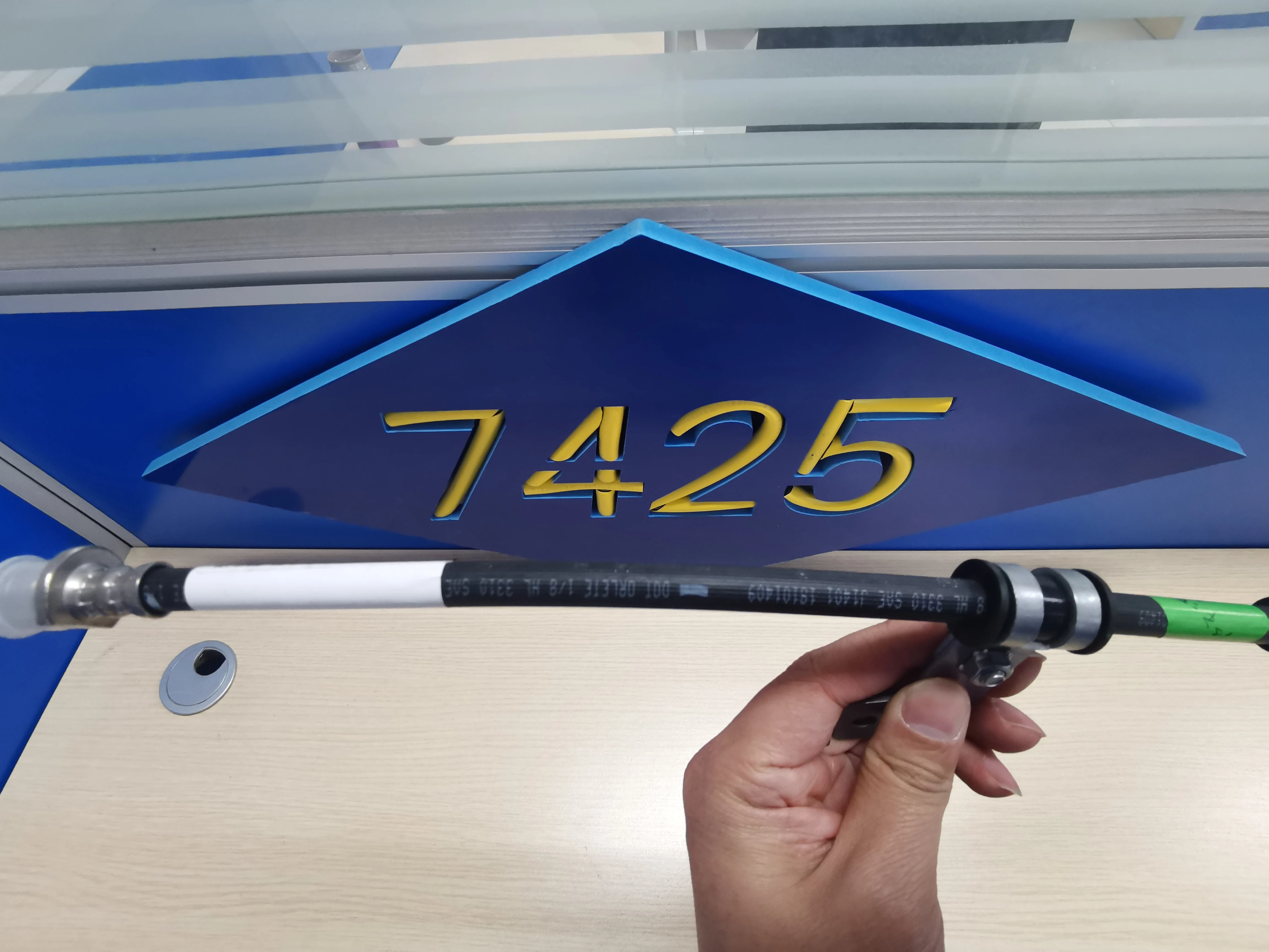 Прямая продажа с завода, задний гидравлический тормозной шланг в сборе для Geely автомобильного типа Binrui, резиновый шланг NJ7425, Восточный