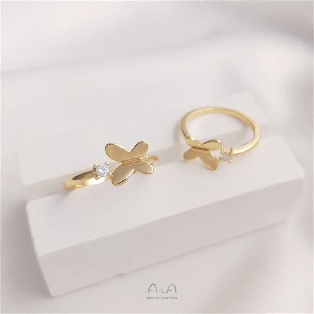 Кольцо с бантом из 14-каратного золота инкрустированное цирконом модное