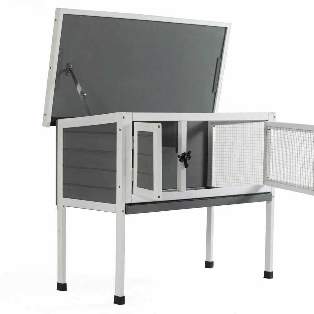 Маленький искусственный деревянный домик хорошего качества для домашних